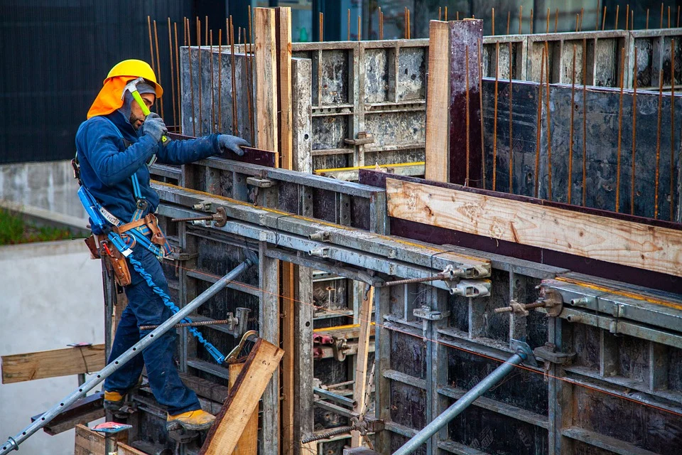 worker-6586718_960_720